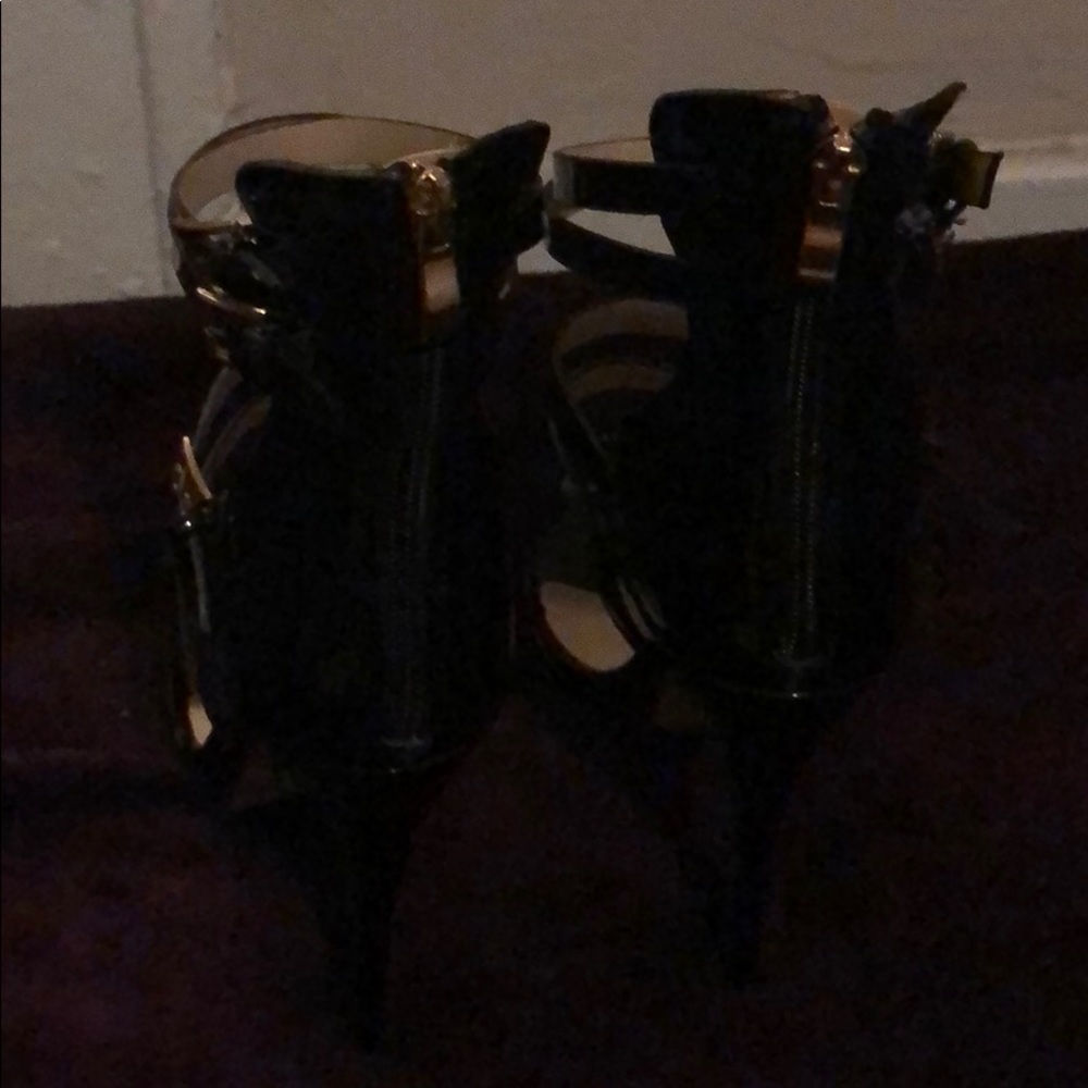 Heels - Picture 4 of 4